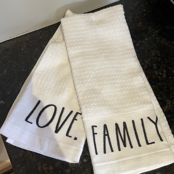 Rae Dunn - LOVE/FAMILY - tea towels - Picture 1 of 2
